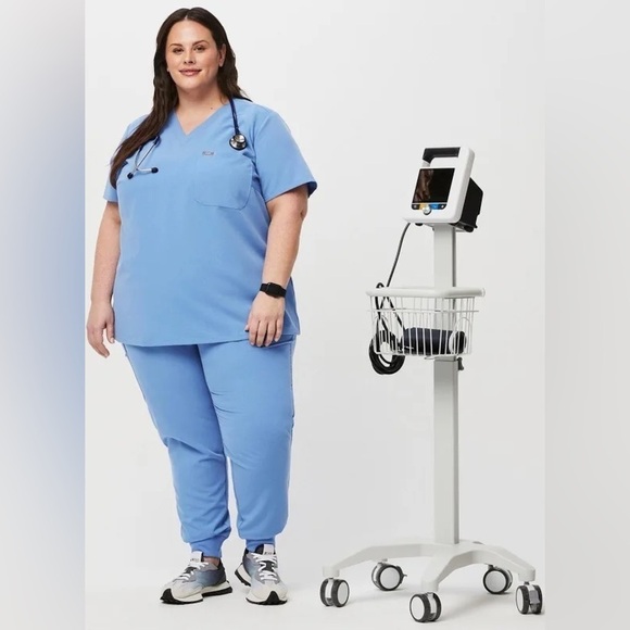 FIGS Catarina Scrub Top in Cool Blue - Picture 2 of 11